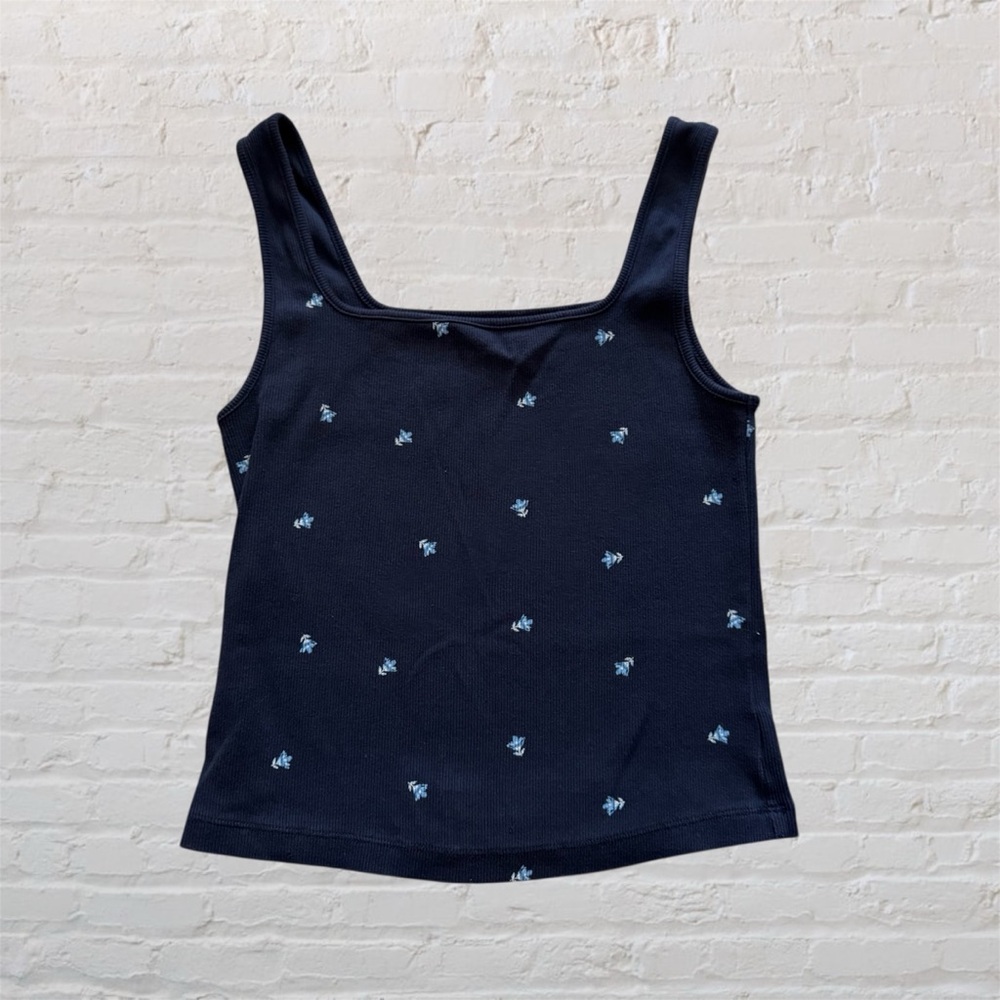 💕 🛍🏙3️⃣ for $1️⃣5️⃣ Like 🆕 Old Navy square neck cropped tank top in navy floral